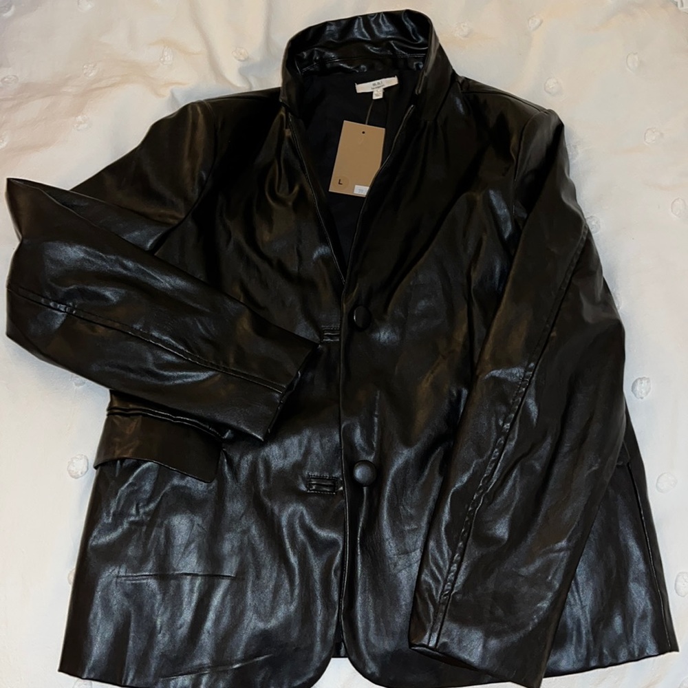 Leather jacket - with pockets!